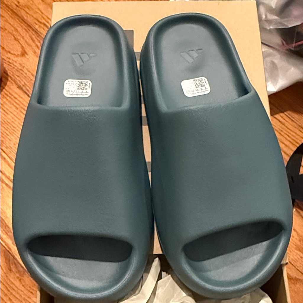 Adidas Yzy Slide In Tan